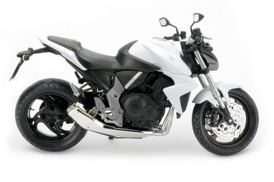 精密合金靈魂 測(cè)評(píng)俊基1:12 HONDA CB-1000R模型玩具的魅力